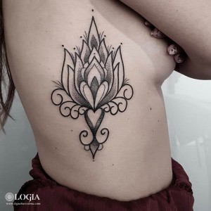 tattoo-costado-flor-ornamental-camisani  
